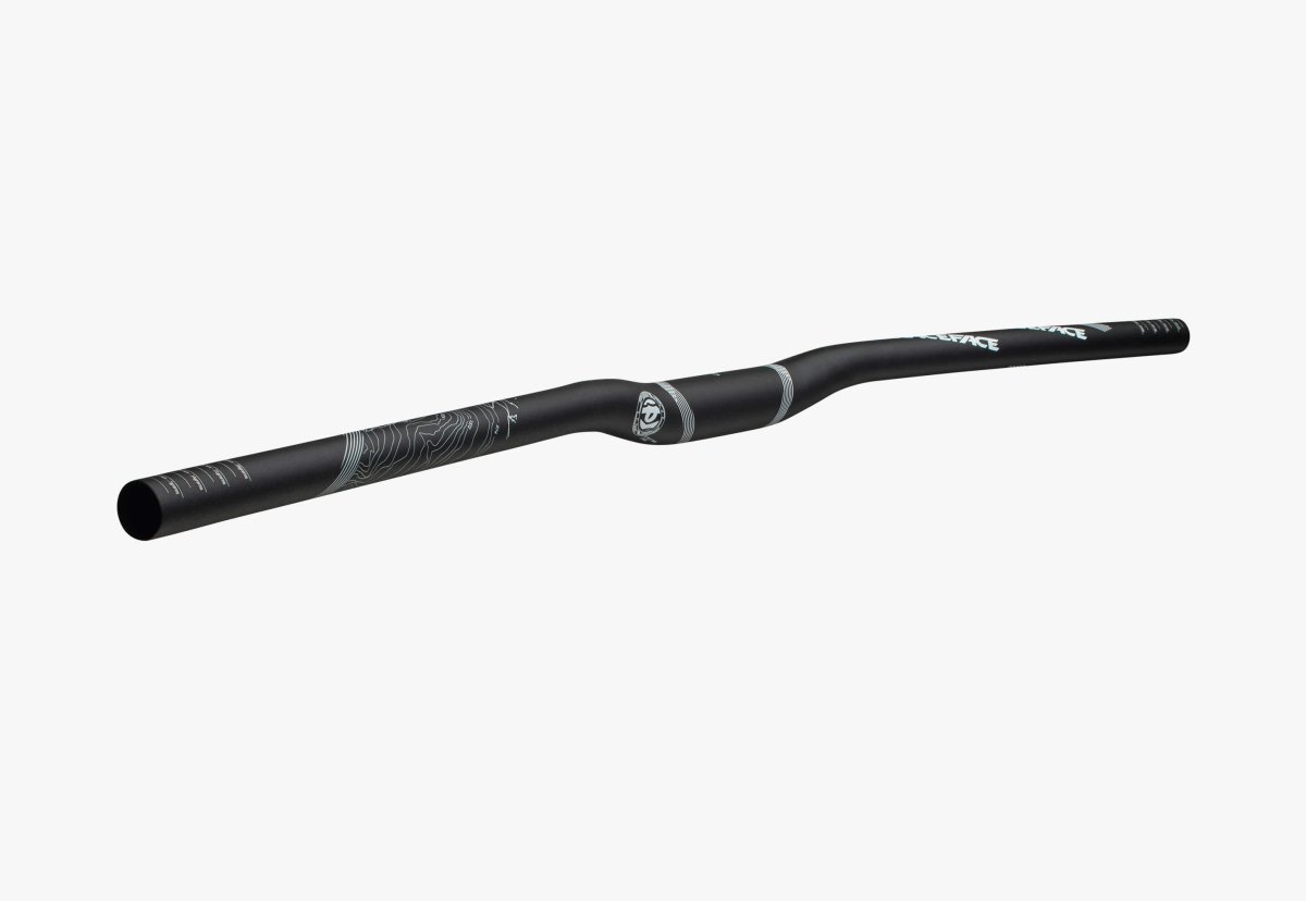 Race Face Atlas Lenker 31.8 x 785 mm | 13 mm Rise | Aluminium | schwarz/weiß - RAAAD.de